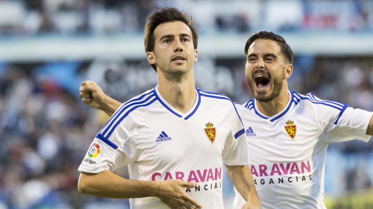 Manu Lanzarote celebra uno de los cinco goles que ha anotado con el Real Zaragoza.