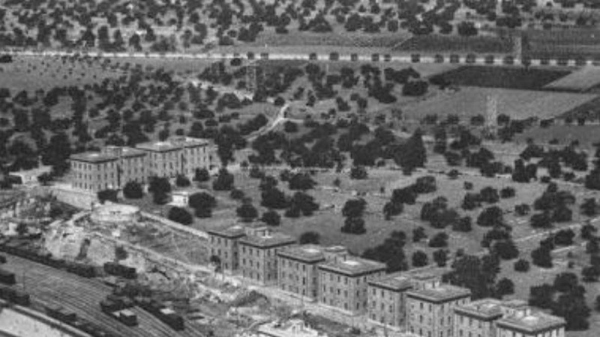 Una imagen de las primeras épocas del barrio ferroviario junto a la estación.