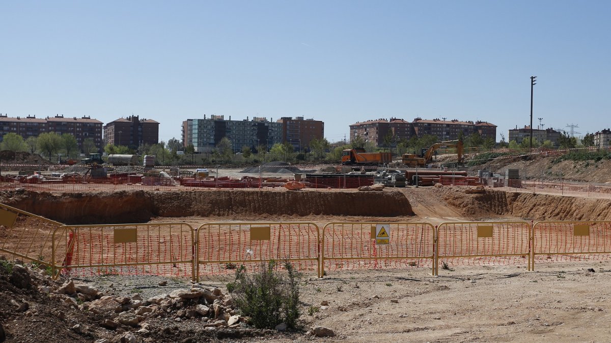 Imagen del agujero en el que está previsto que se construya la piscina olímpica.
