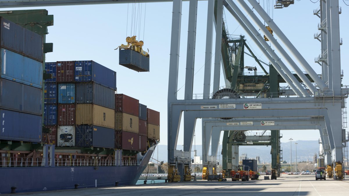 Imagen de archivo de contenedores en el Port de Tarragona.