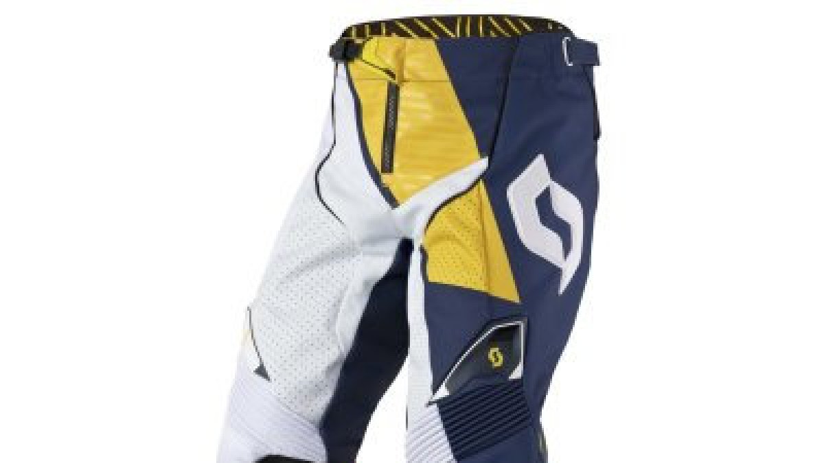 Insertos de silicona en la cintura para evitar que el pantalón se deslice.
