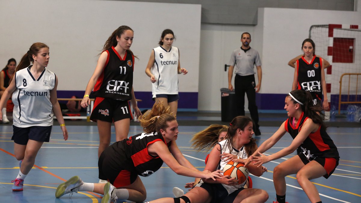 El pabellÃ³n del Sagrat Cor acogiÃ³ las finales Junior U18 femeninas que ganaron Askatuak y Girona.