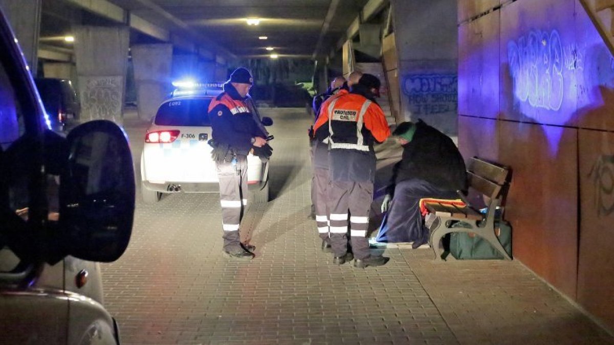 El dispositivo pretende ayudar aquella gente sin techo en días y noches gélidas como la que se prevé hoy jueves.