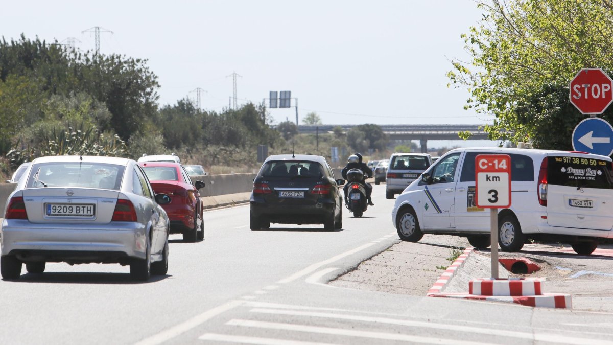 El taxista habría recogido al presunto agresor en la estación de autobuses de Reus para llevarlo hacia Salou por la autovía C-14.