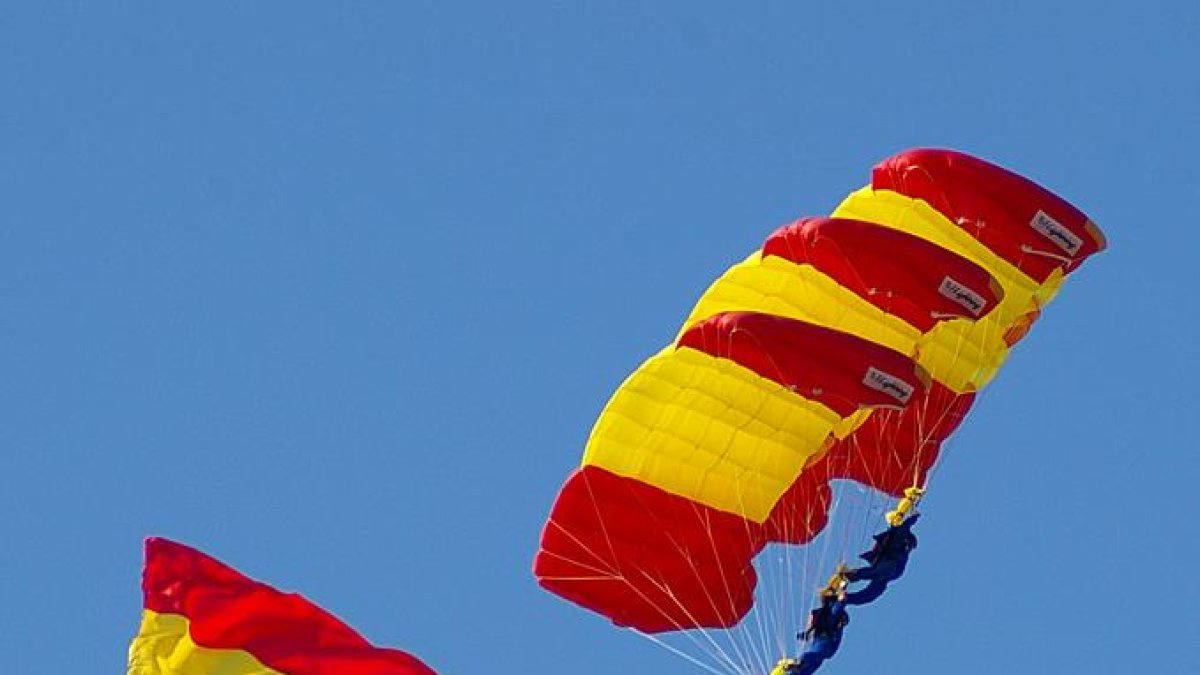 La Patrulla Águila y los paracaidistas del Ejército se exhibirán en Tarragona