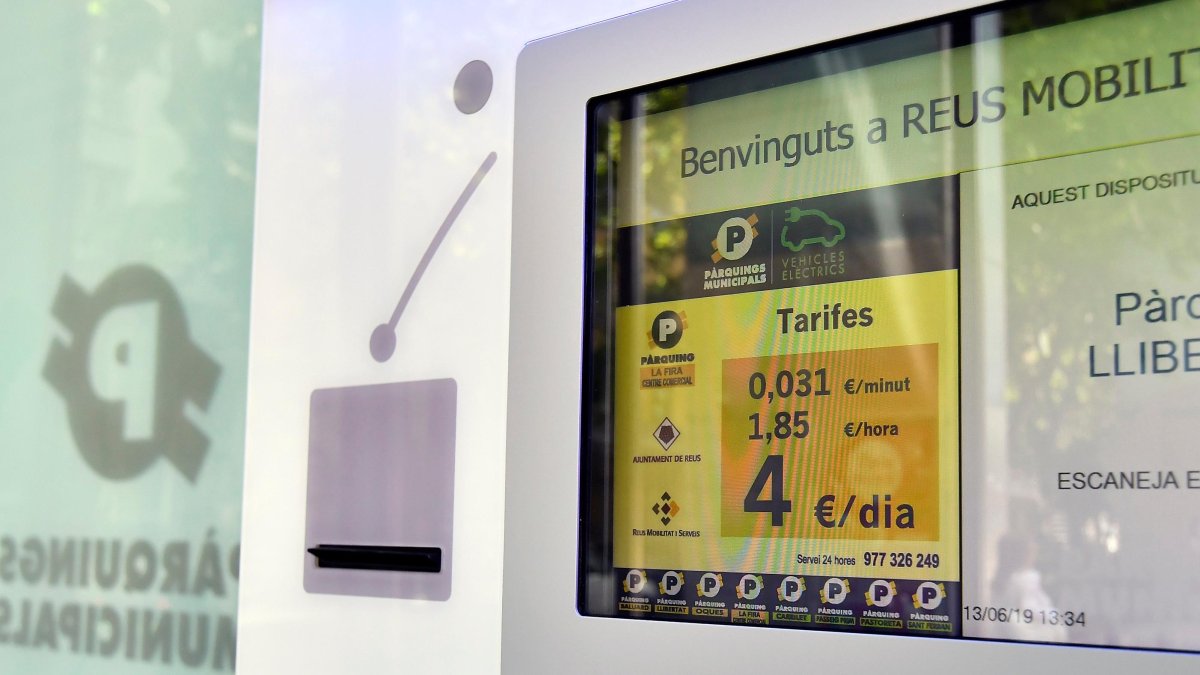 Una de las máquinas para pagar ubicada en un aparcamiento subterráneo.