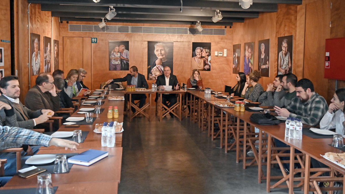 Imagen del alcalde Pellicer durante el tradicional almuerzo navideño con la prensa, ayer en Cal Massó.