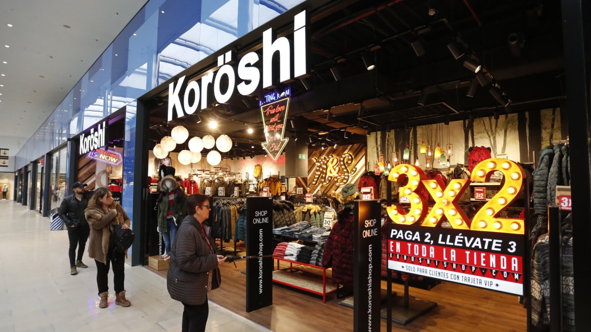 La tienda Koröshi abría ayer en Parc Central y tan solo queda un local disponible tras la ampliación que se hizo en 2014.
