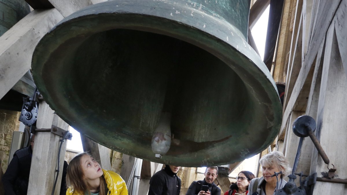 Niños de todas las edades se encontraban entre los que se animaron a subir al ‘campanar’.