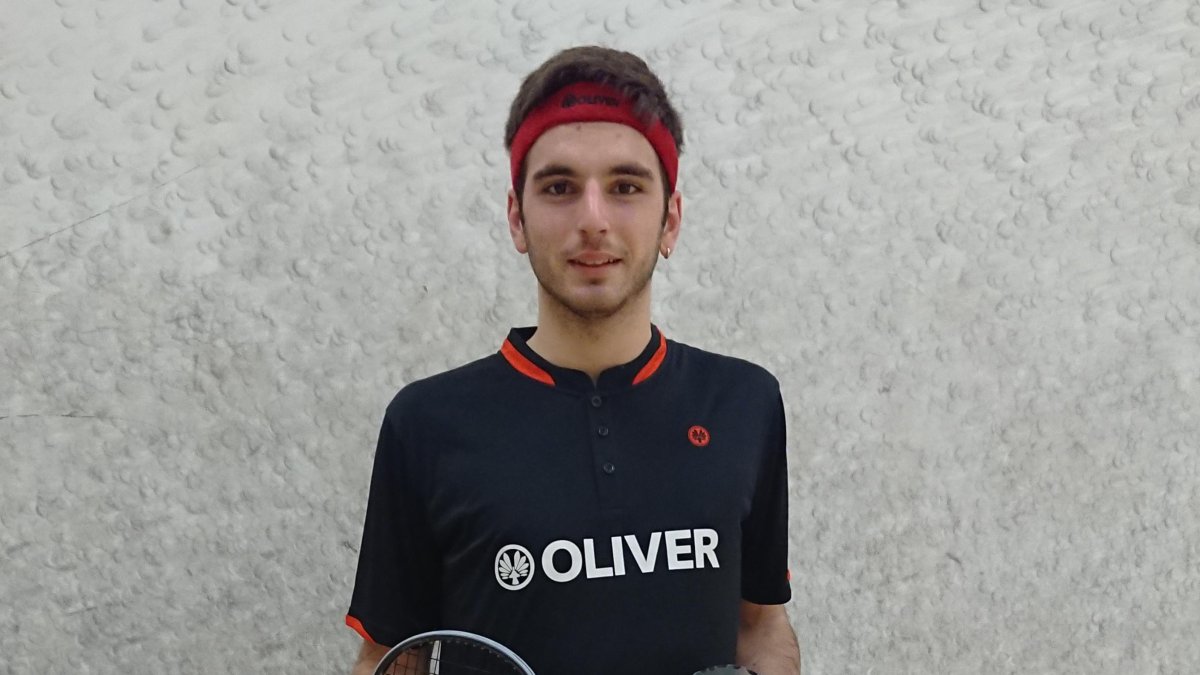 Nilo Vidal, con el trofeo de subcampeón.