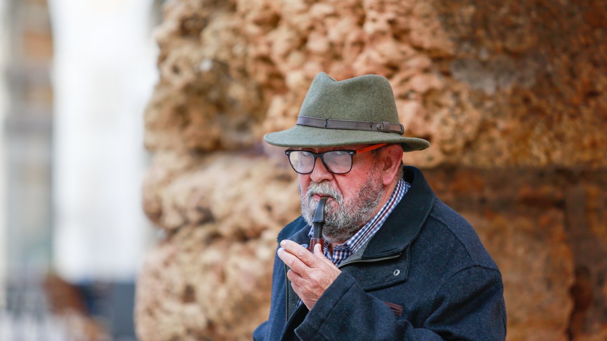 Francesc Jerez en la Plaça del Fòrum, ayer por la mañana.