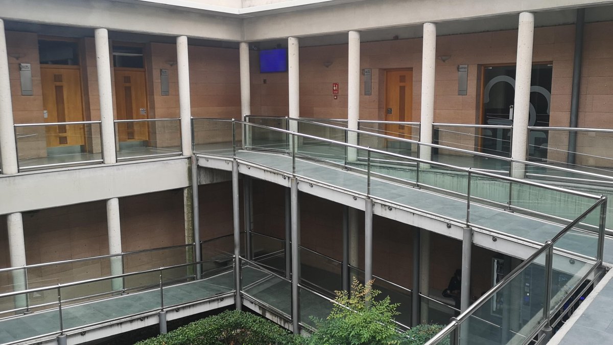 Plano general del tanatorio de Tarragona, con la cafetería cerrada al público.