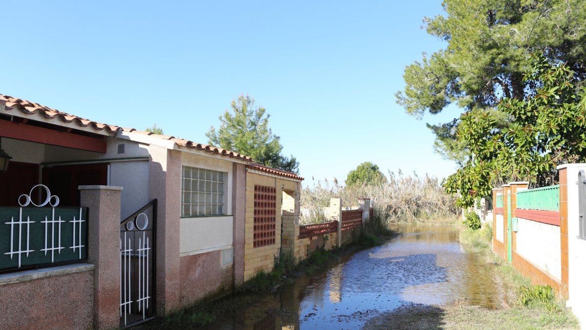 Se trata de un conjunto de viviendas, situadas entre las calles Montserrat Caballé y Alfredo Kraus, que se encuentran justo al lado de la Sèquia Major.