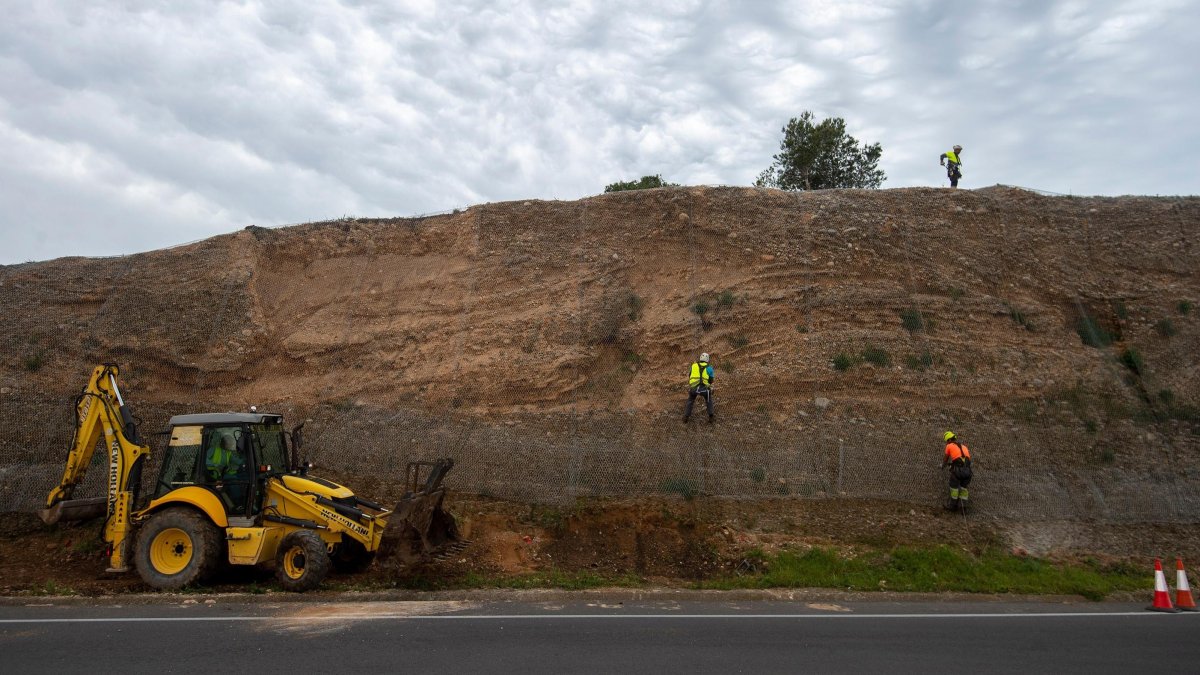 Estabilització dels talussos de la C-12 a l’alçada de Vinallop, al terme de Tortosa.