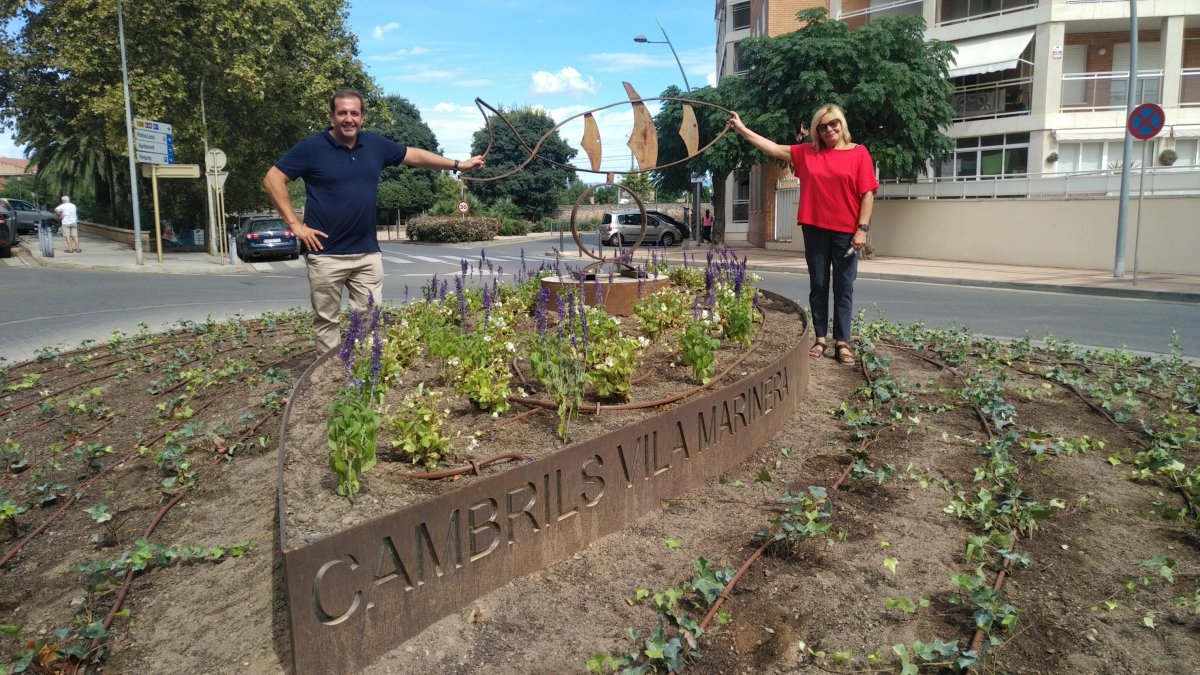 Esta es la imagen de la nueva rotonda de la calle Molí d’Avall con la escultura de ‘El peix’.