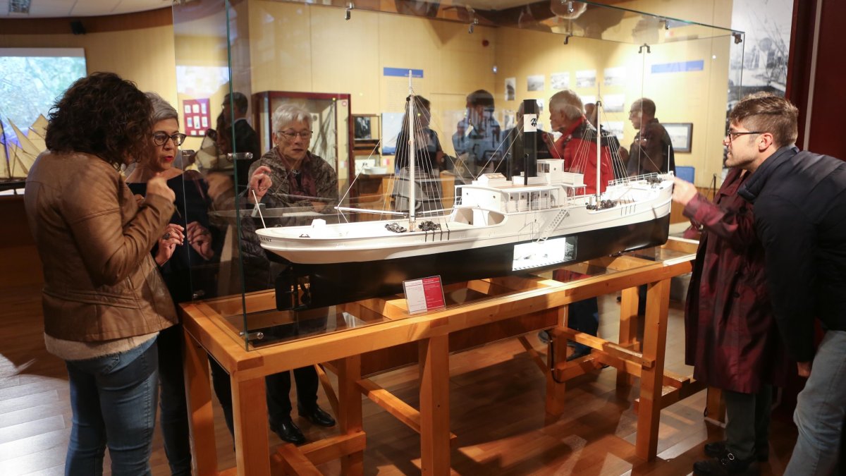 La maqueta del ‘Mont-Sant’ ya puede verse en el Museu del Port.