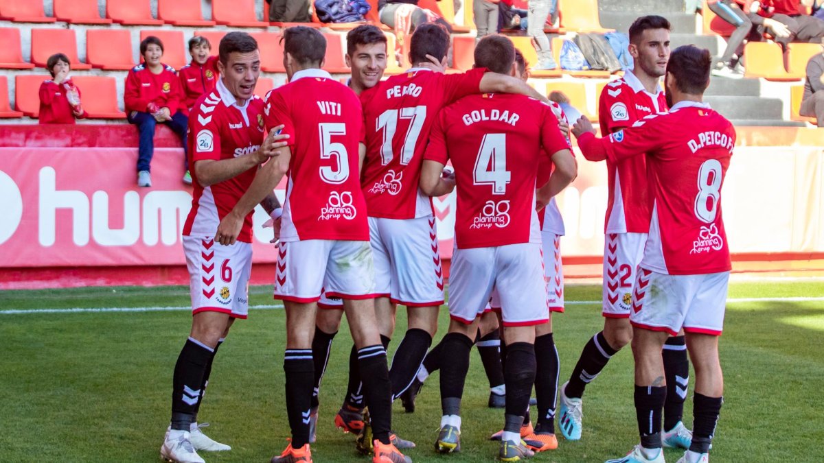 El Nàstic celebra uno de los tantos conseguidos ante el Ejea.