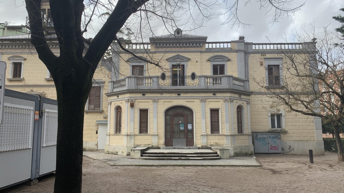 Actualment l’Escola Municipal de Música de Valls es troba ubicada al parc Barrau, en un emblemàtic edifici, però que presenta diverses mancances per poder desenvolupar les classes.