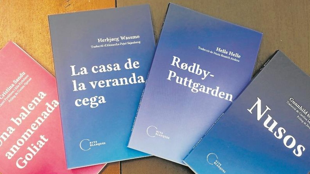 Los cuatro volúmenes que ha publicado hasta el momento Mònica Batet como editora de Nits Blanques.