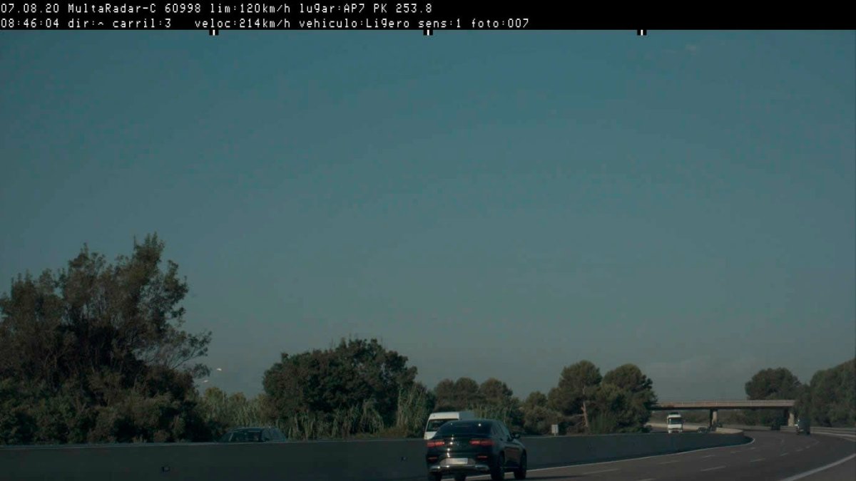 Vehículo que circulaba a 214 km/h.