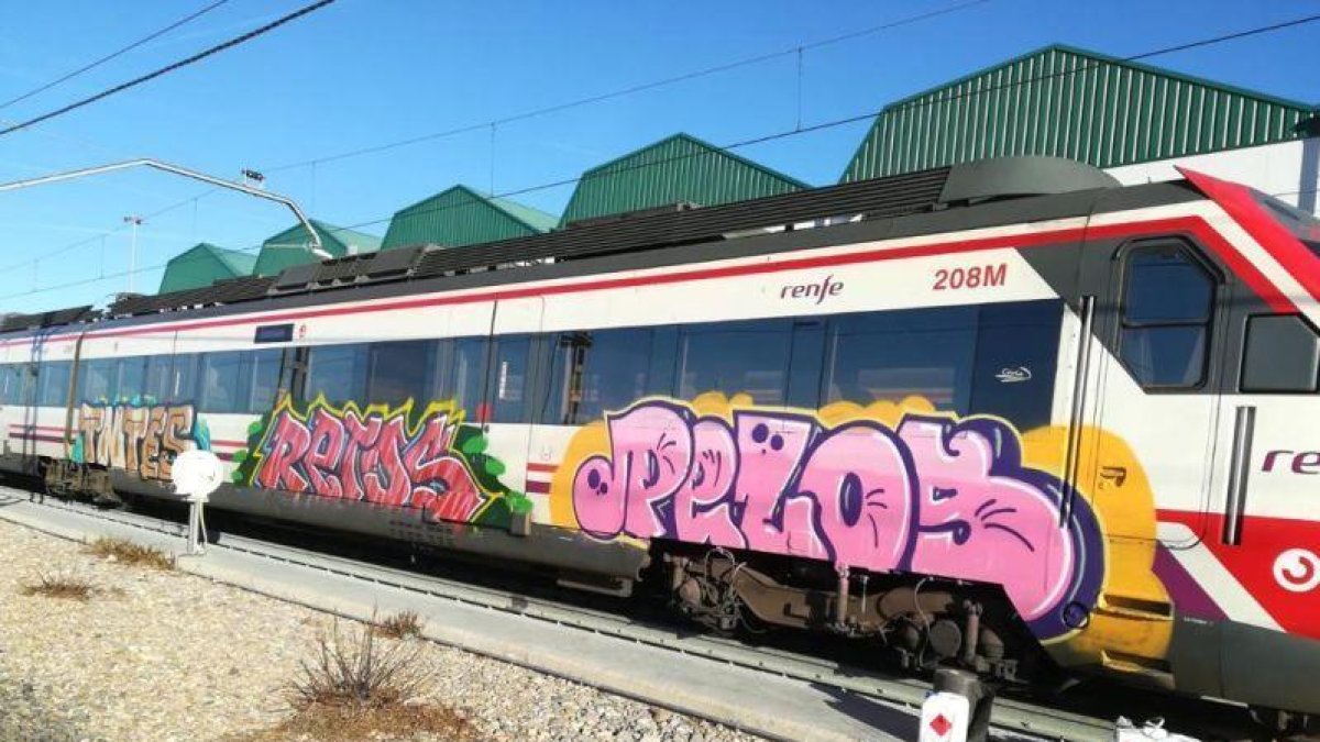 Limpiar los grafitis de trenes costó el año pasado 6,5 millones