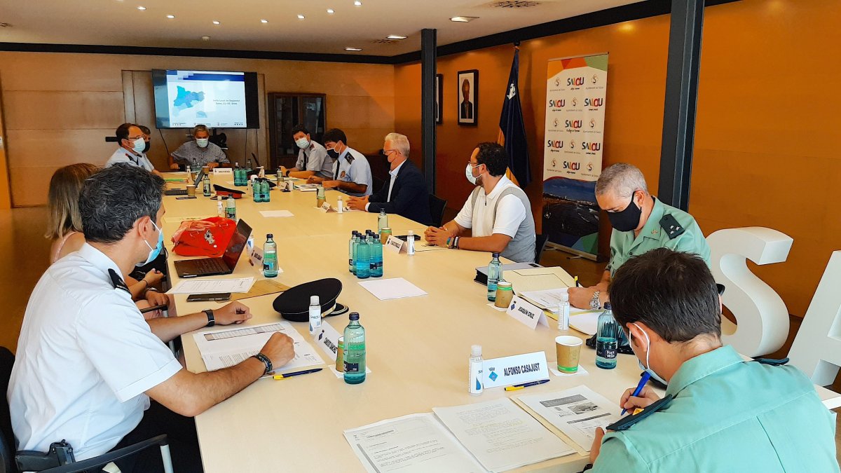 La junta de seguridad local celebrada ayer en el Ayuntamiento.