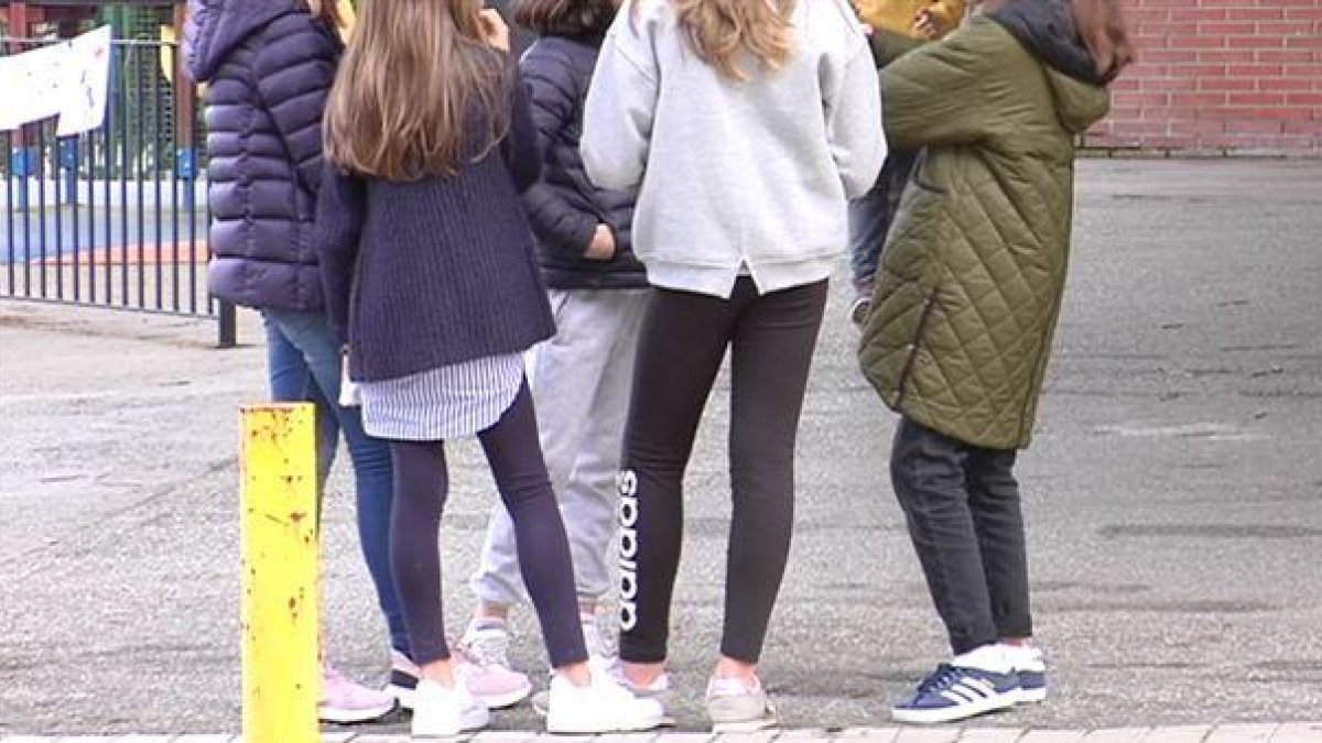 El estudio de ANAR revela que el perfil del agresor de abuso sexual contra menores es el de un hombre, de la familia o del círculo de confianza, mayor de edad. EFE