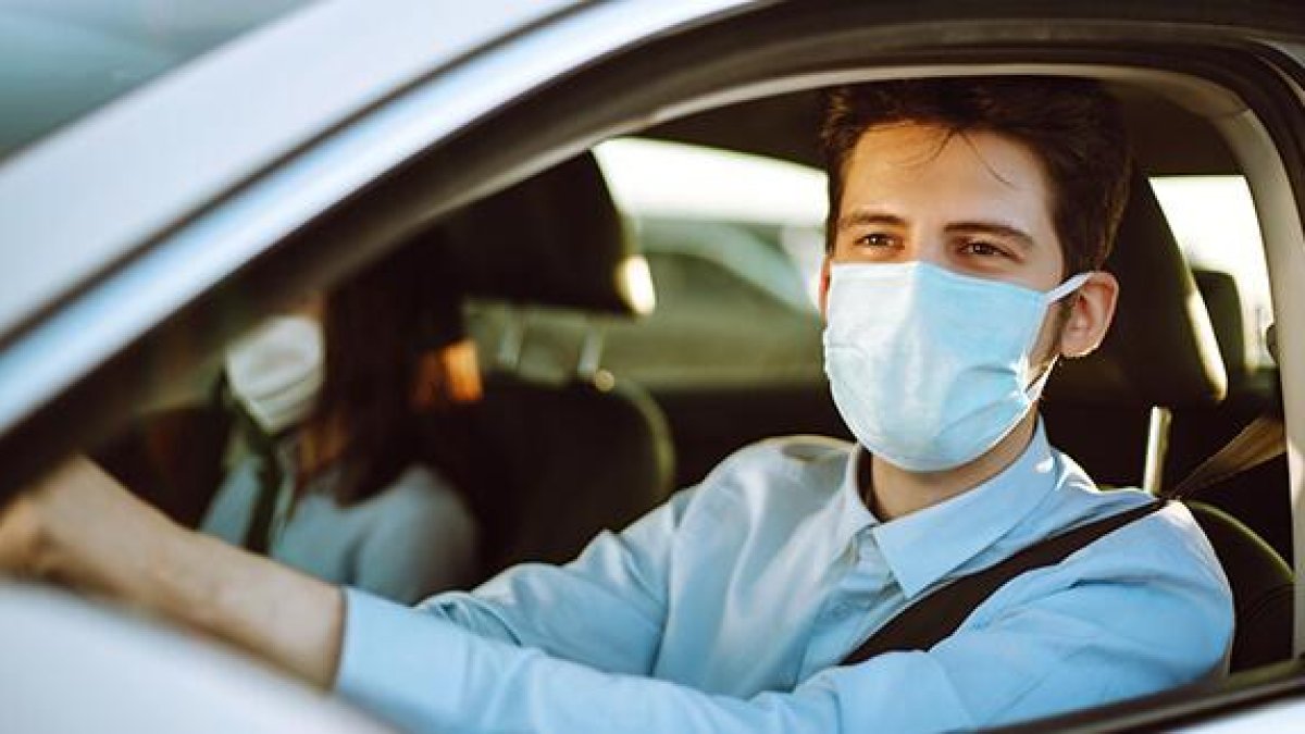 ¿Te pueden multar por conducir sin mascarilla?