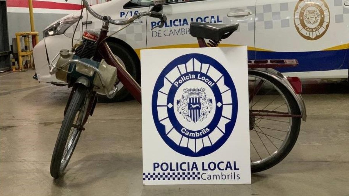 El histórico ciclomotor, en las dependencias policiales.