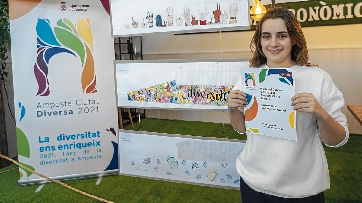 Sofia Cherta, guanyadora del 1r Concurs d’Art Mural Amposta Ciutat Diversa