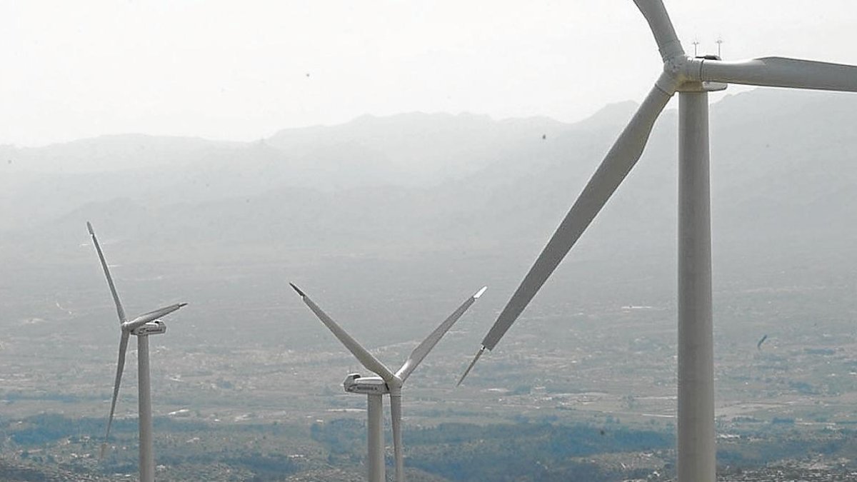 Un clúster eòlic d'Aragó inclou una nova línia de molt alta tensió que creuarà l'Ebre i Tarragona.