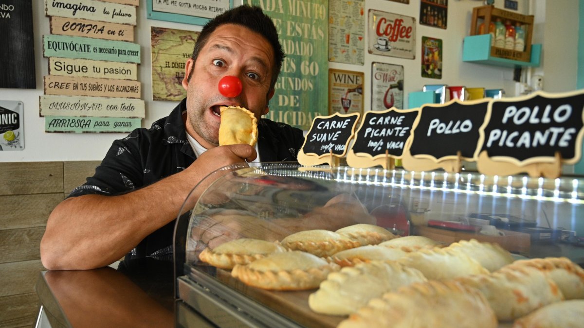 El cómico, con algunos de los rellenos que más triunfan en el establecimiento.