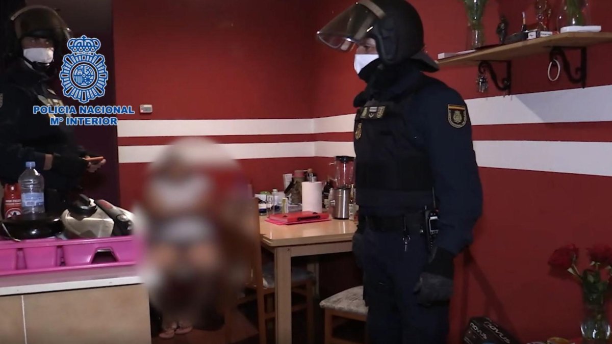 Imagen de la policía durante una de las redadas en Amposta y L'Aldea