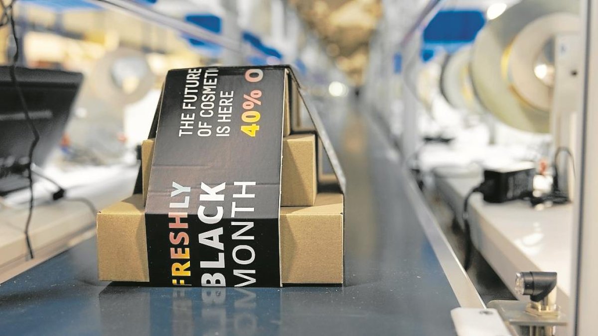 Dispositivo logístico de Freshly Cosmetics para Black Friday en Reus.