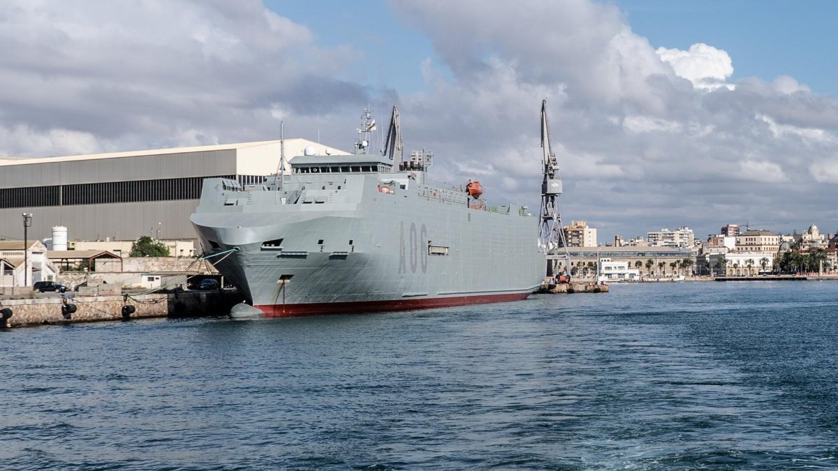 Imagen del buque Ysabel A-06 en el puerto de Cartagena.