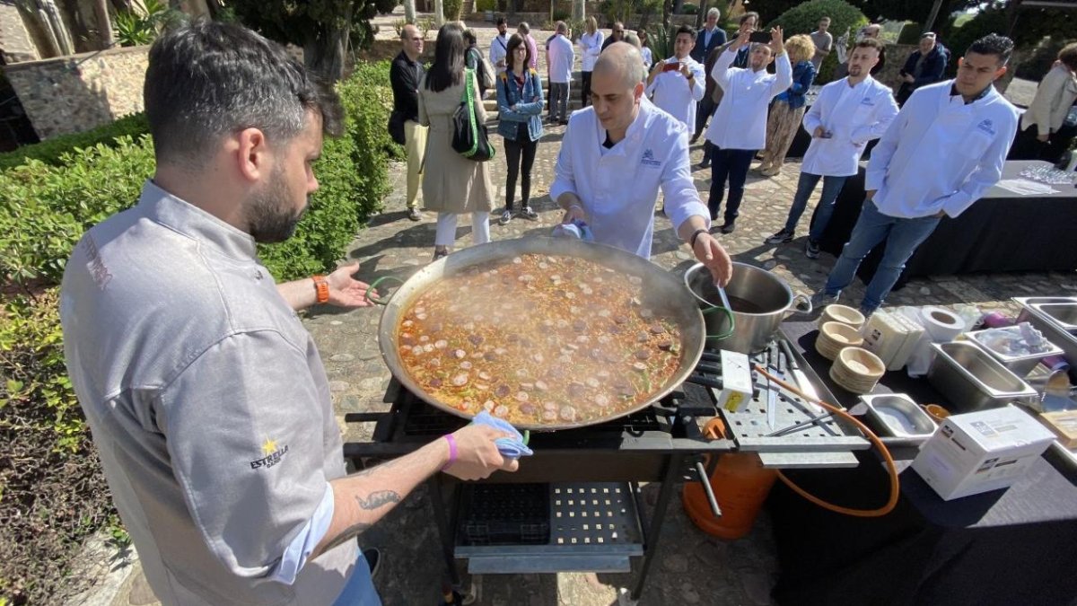 Ferran Cerro i altres xefs participants, ahir durant la presentació de les Jornades de l’arròs.
