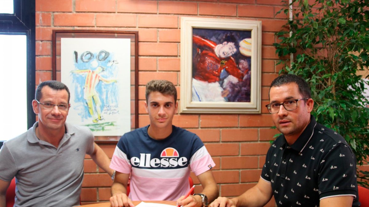 Sergi Parés, izquierda, y David Comamala, derecha, en la renovación de Pol Prats.