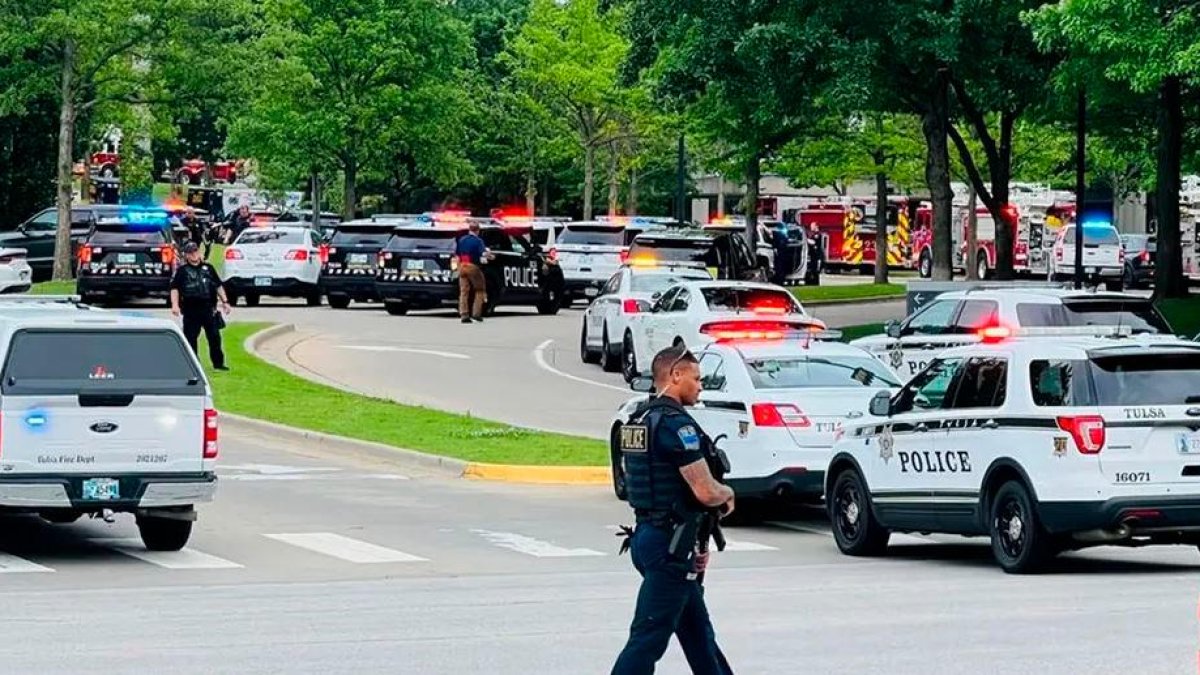Imagen de los cuerpos de seguridad de Tulsa en el lugar del tiroteo.