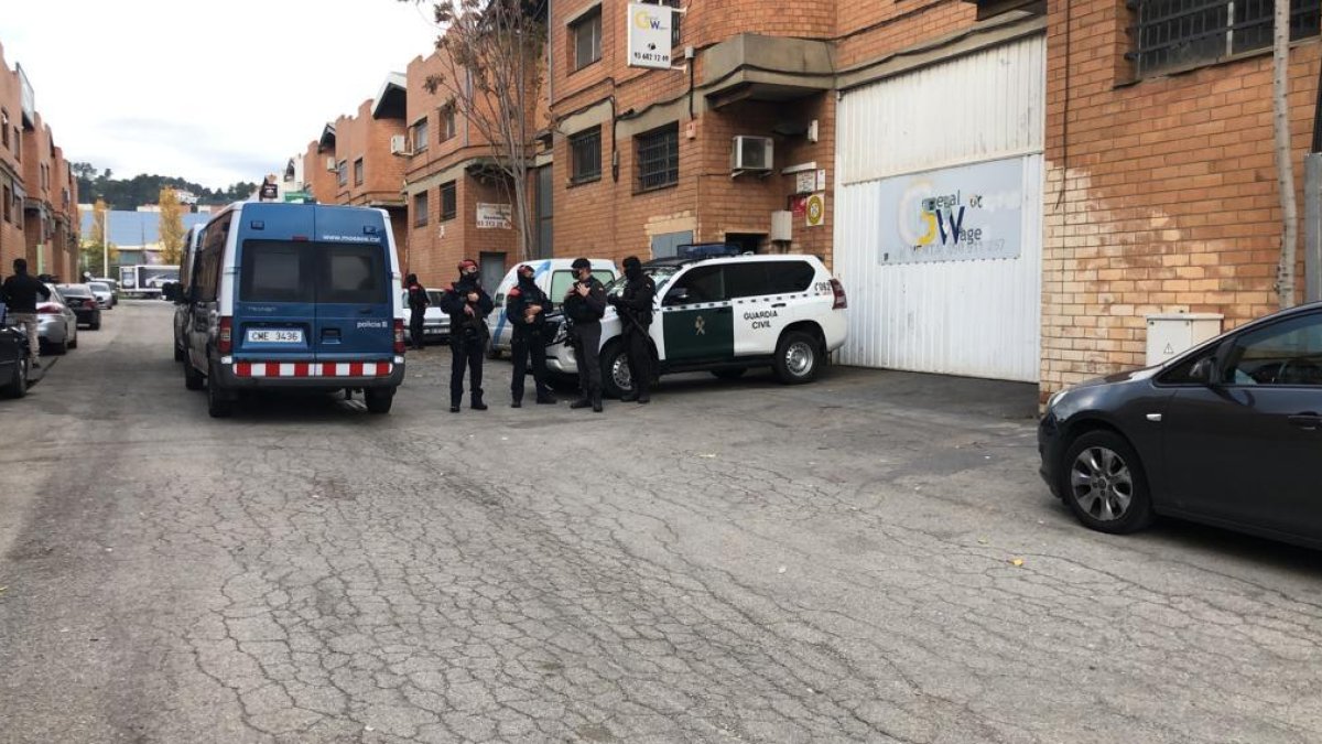 Imagen del despliegue de los Mossos en la operación Mikonos. Cedida