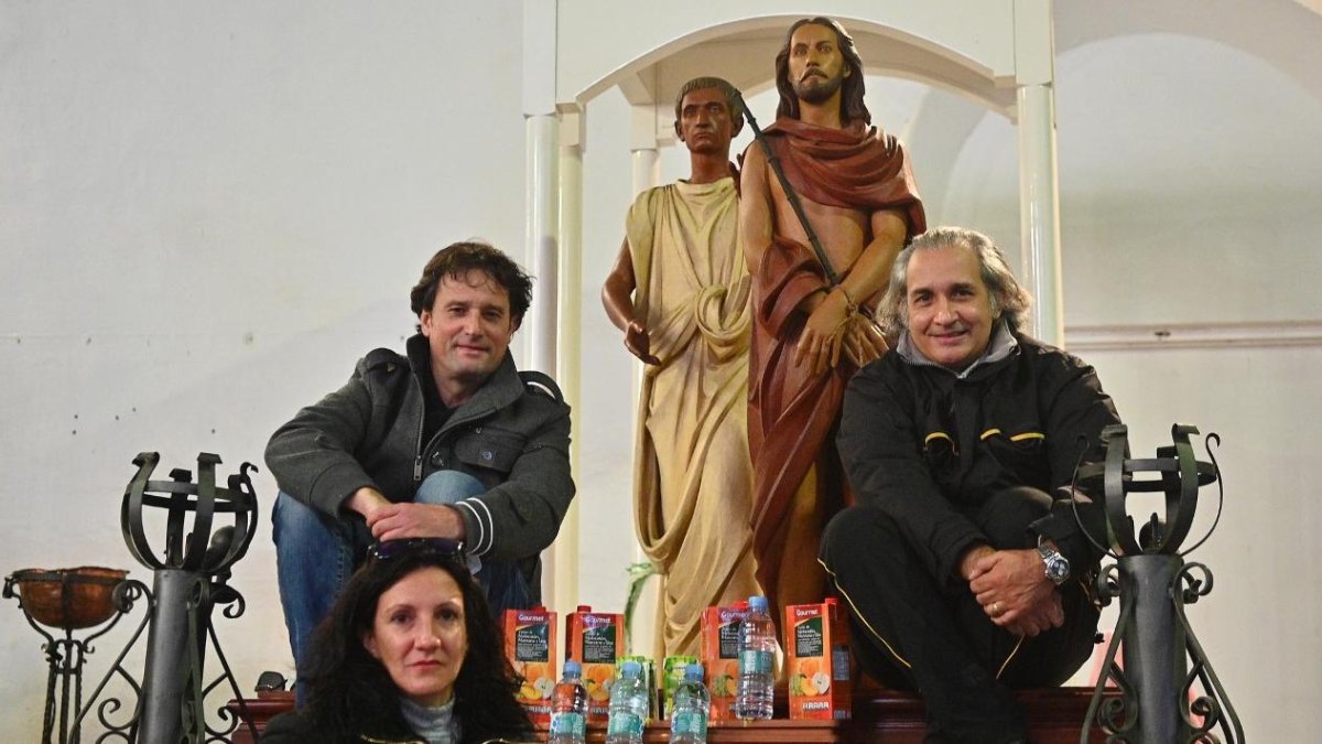 Los zumos y aguas se recogen a domicilio y también hay un bizum y una cuenta bancaria.