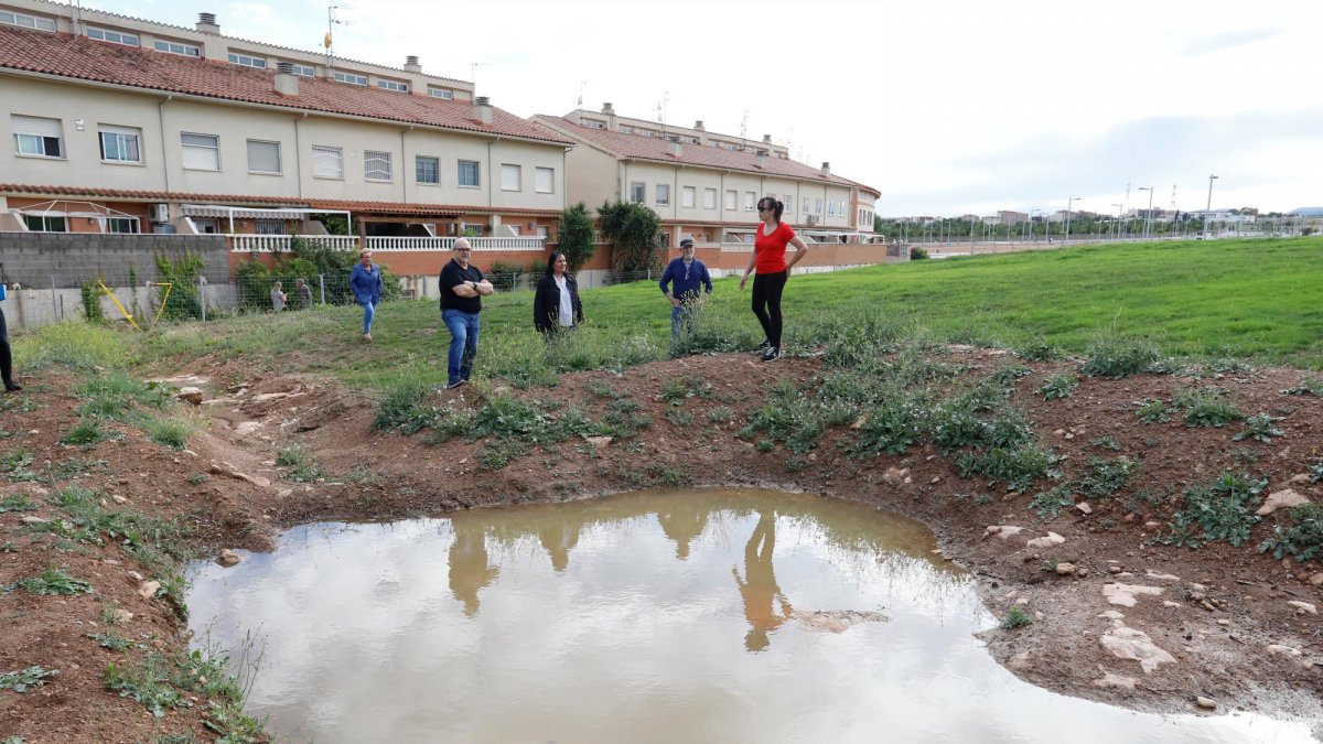 Vecinos de la calle Siurana sufren filtraciones de agua en sus casas tras las obras del PP10