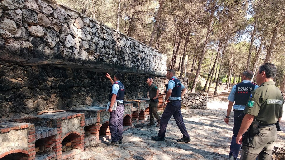 Inspecció de l’àrea forestal de Sant Josep de Montblanc amb els agents rurals.
