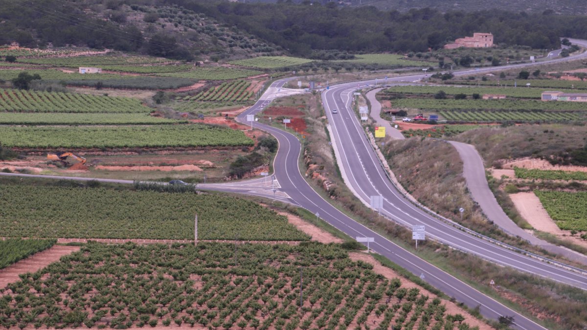 Imatge de la carretera T-240, on ha tingut lloc l'accident.