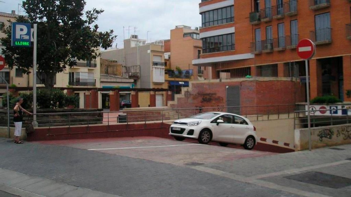 El parking de la plaza Pep Jai de El Vendrell.