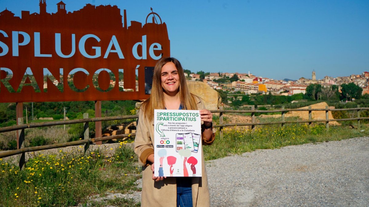 La regidora d’Educació, Participació Ciutadana i Acció Social de l’Espluga de Francolí, Anna Garcia Gené, presentant avui els pressupostos participatius.