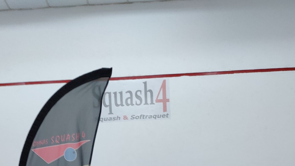 Nilo, con el trofeo de campeón.