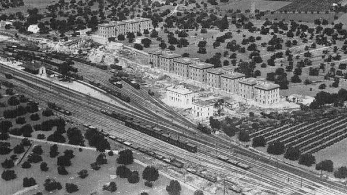 Imagen histórica de la colonia ferroviaria de Sant Vicenç de Calders.