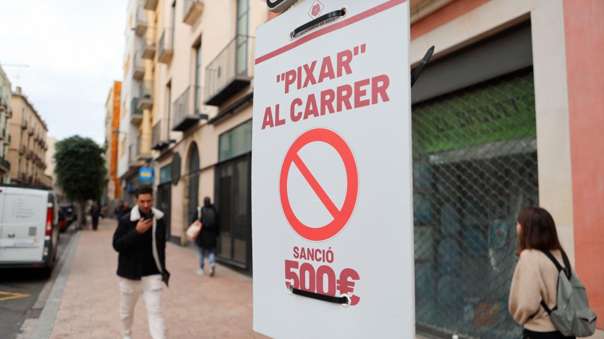 Uno de los carteles ubicado en el arrabal de Robuster.