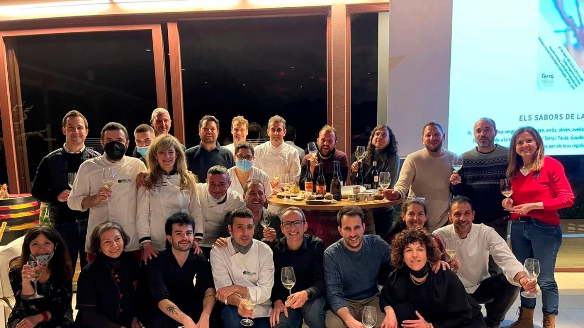 Miembros del colectivo Terra i Taula que trabajan con productos del Baix Penedès.