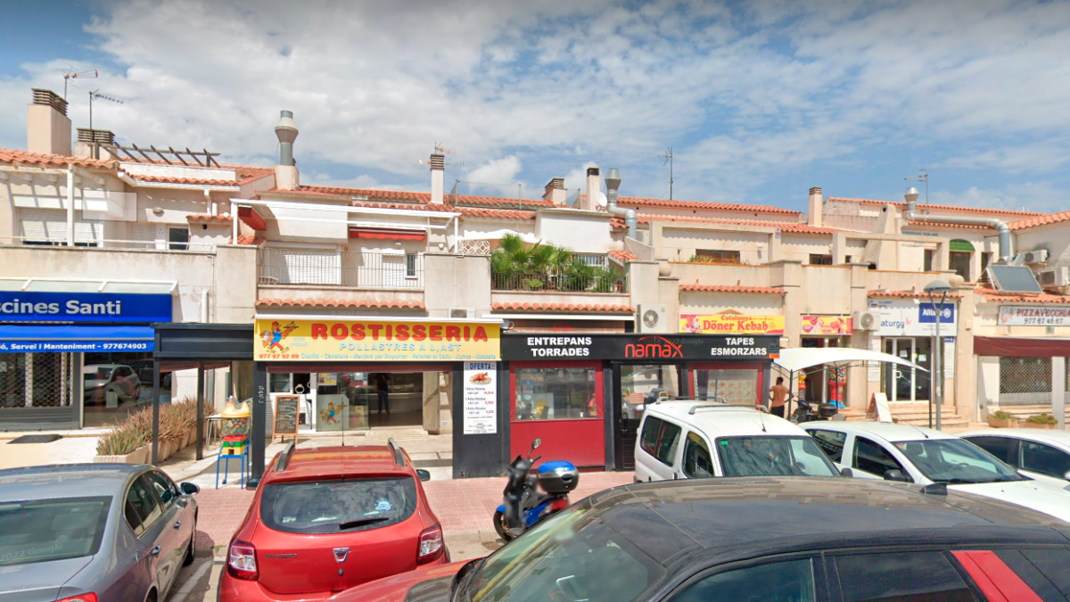 Fuego en una pollería en Cunit